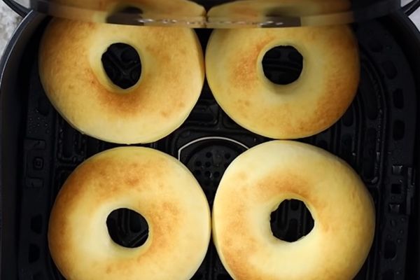 Cách làm bánh donut nướng thơm ngon, ít dầu mỡ cach lam banh donut nuong 1