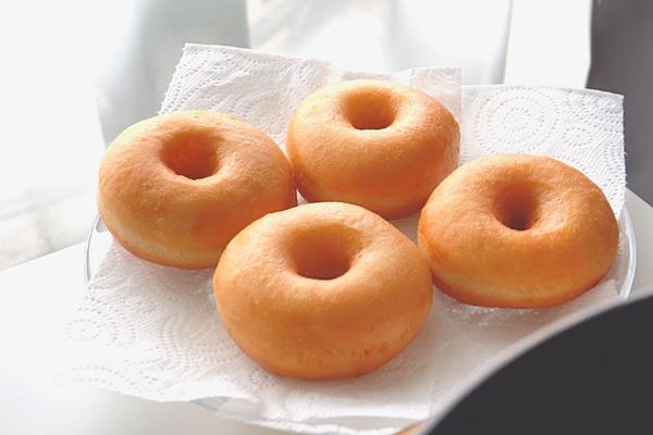 Cách làm bánh donut nướng thơm ngon, ít dầu mỡ cach lam banh donut nuong 3