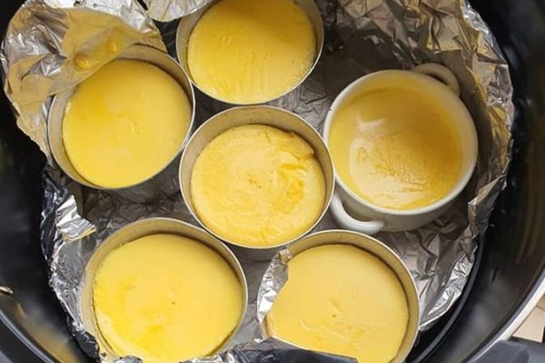 cach lam banh flan bang noi chien khong dau 1