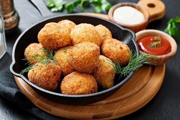 Cách làm bánh gà đậm đà dễ nấu tại nhà cach lam banh ga 3