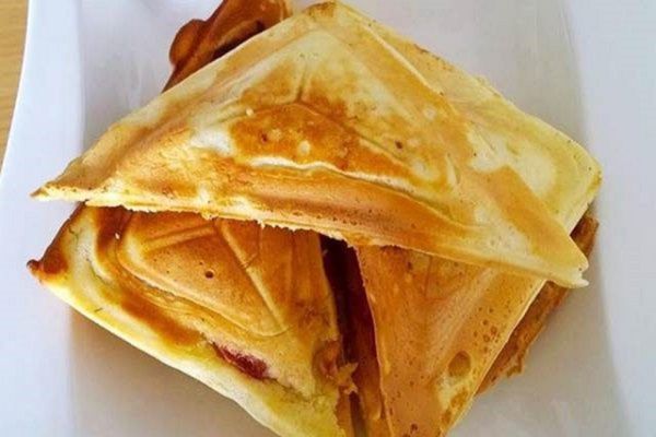 Cách làm bánh hotdog thơm ngon tại nhà cach lam banh hotdog 1