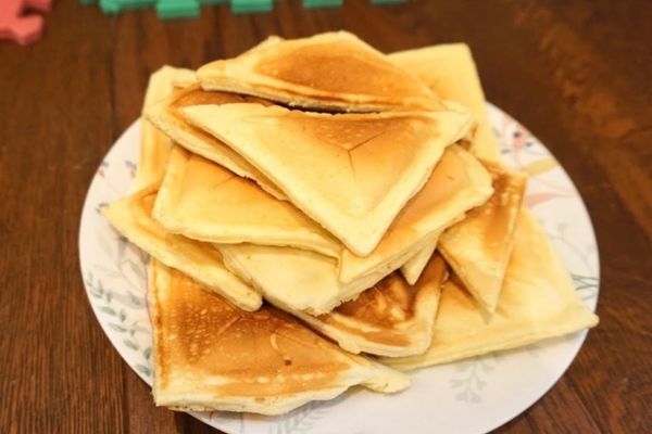 Cách làm bánh hotdog thơm ngon tại nhà cach lam banh hotdog 2