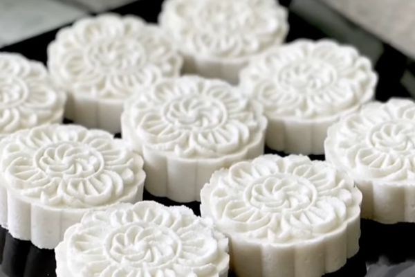 Cách làm bánh in không nhân thơm ngon, dễ làm tại nhà cach lam banh in khong nhan 3