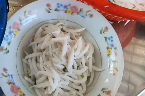 Cách làm bánh lọt mặn thơm ngon, dễ làm tại nhà cach lam banh lot man 1