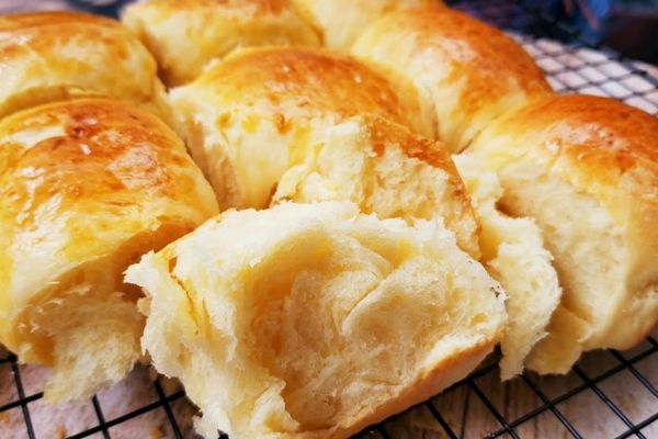 Cách làm bánh mì bơ sữa đúng vị công thức đơn giản cach lam banh mi bo sua 1