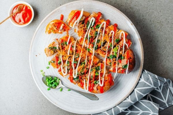 Cách làm bánh mì nướng muối ớt chuẩn vị hấp dẫn dễ làm cach lam banh mi nuong muoi ot 1
