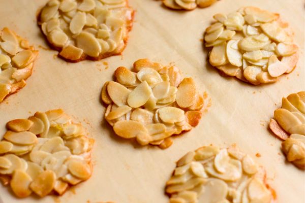 Cách làm bánh ngói hạnh nhân thơm ngon mà dễ làm cach lam banh ngoi hanh nhan 1