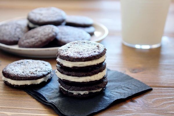 Cách làm bánh oreo thơm ngon tại nhà cach lam banh oreo 3