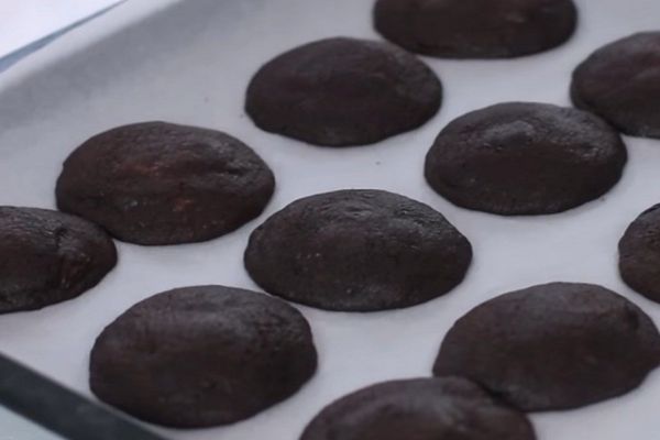 Cách làm bánh quy socola đơn giản ngon đúng điệu cach lam banh quy socola 2