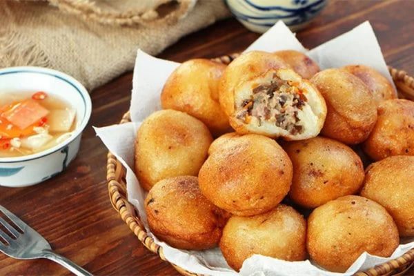 Cách làm bánh rán mặn thơm ngon tại nhà cach lam banh ran man 1