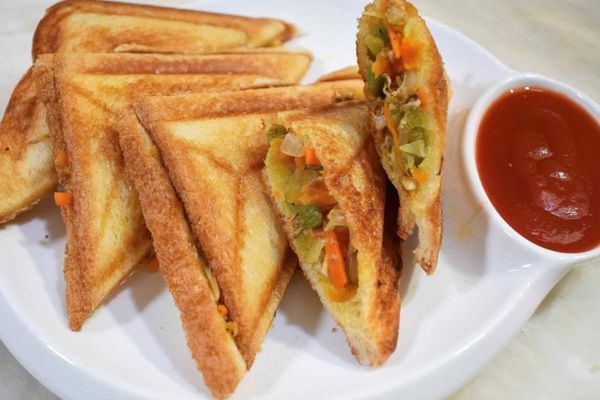 Cách làm bánh sandwich đậm đà dễ nấu tại nhà cach lam banh sandwich 1