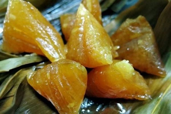 Cách làm bánh ú nước tro thơm ngon, dễ làm tại nhà cach lam banh u nuoc tro 3