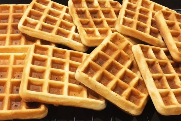 Cách làm bánh waffle cho bé ngon miệng, dễ làm tại nhà cach lam banh waffle cho be 2