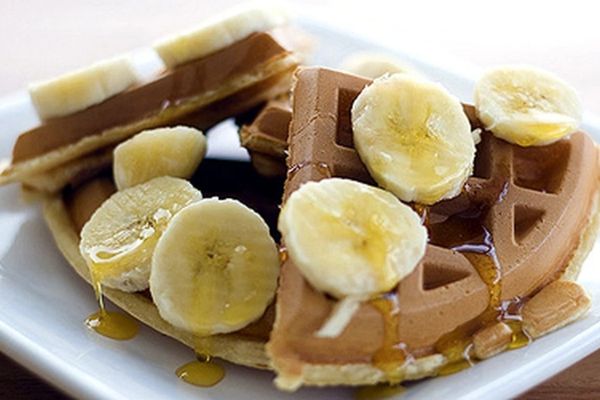 Cách làm bánh waffle chuối mềm ngọt, dinh dưỡng cao cach lam banh waffle chuoi 2