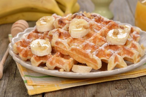 Cách làm bánh waffle chuối mềm ngọt, dinh dưỡng cao cach lam banh waffle chuoi 3