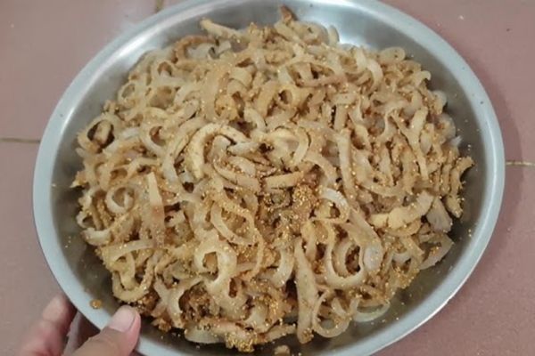 Cách làm bì heo dai giòn sạch dùng gói bánh tráng cach lam bi heo 2