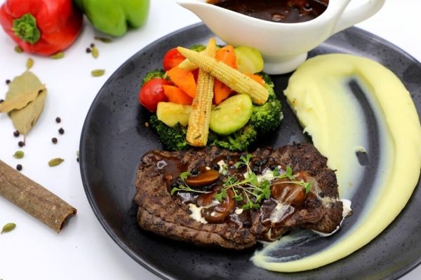 Cách làm bò bít tết sốt tiêu đen mềm thơm lạ vị cach lam bo bit tet sot tieu den 1