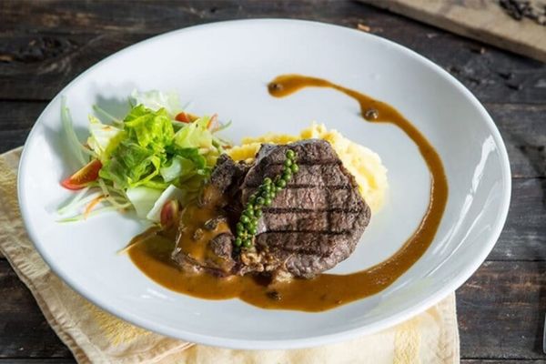 Cách làm bò bít tết sốt tiêu đen mềm thơm lạ vị cach lam bo bit tet sot tieu den 3