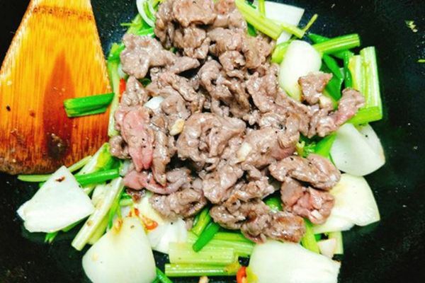 cach lam bo xao cu hanh 2