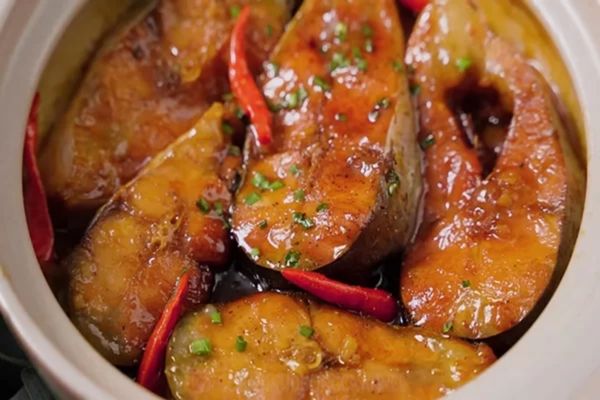 Cách làm cá dứa kho tộ đơn giản, đưa cơm cho cả nhà cach lam ca dua kho to 3