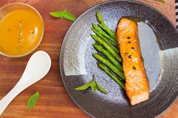 Cách làm cá hồi áp chảo đúng vị công thức đơn giản cach lam ca hoi ap chao 3