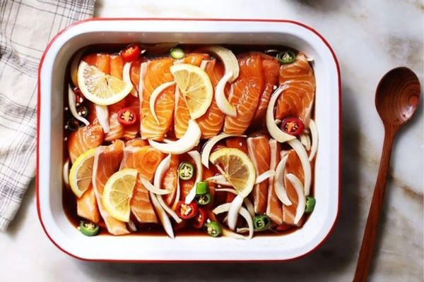 Cách làm cá hồi ngâm tương thơm ngon mà dễ làm cach lam ca hoi ngam tuong 1