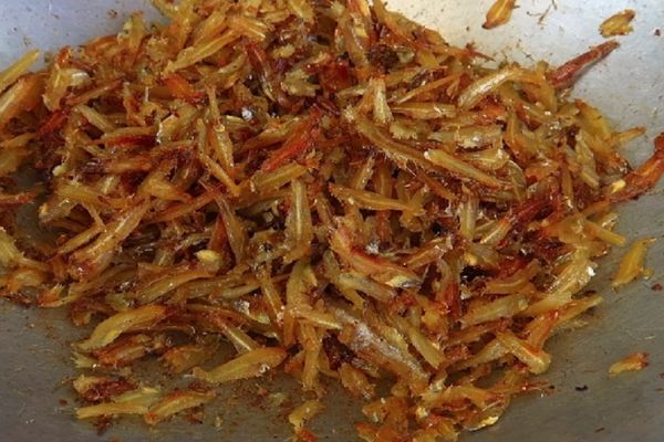 Cách làm cá khô rim tỏi ớt thơm ngon tại nhà cach lam ca kho rim toi ot 2