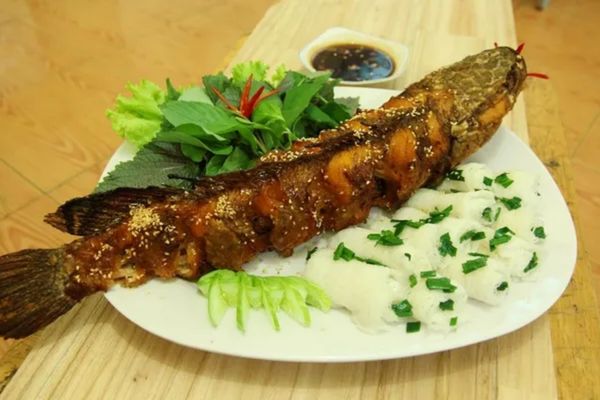 Cách làm cá lóc quay me thơm ngon, dễ làm tại nhà cach lam ca loc quay me 2