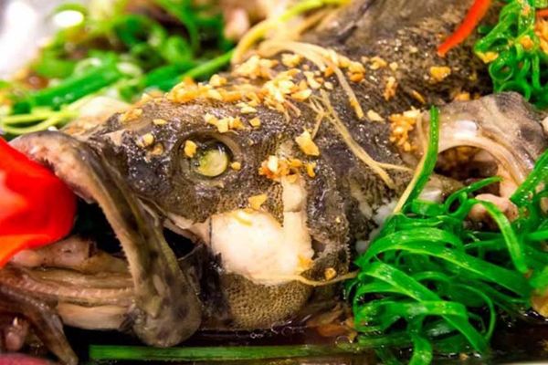 Cách làm cá mú hấp bia thơm ngon, đậm đà cach lam ca mu hap bia 1