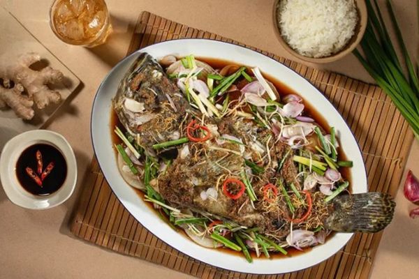 Cách làm cá mú hấp bia thơm ngon, đậm đà cach lam ca mu hap bia 3