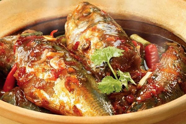 Cách làm cá nục kho đậm đà dễ nấu tại nhà cach lam ca nuc kho 2