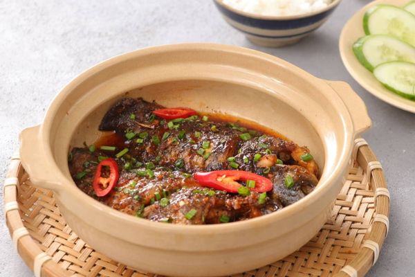 Cách làm cá rô kho tộ đậm đà, dễ làm tại nhà cach lam ca ro kho to 1