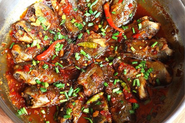 Cách làm cá rô kho tộ đậm đà, dễ làm tại nhà cach lam ca ro kho to 2