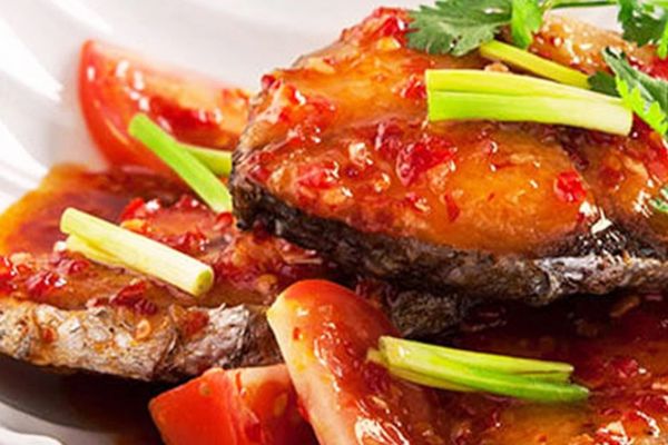 Cách làm cá thu sốt cà chua thơm ngon tại nhà cach lam ca thu sot ca chua 2