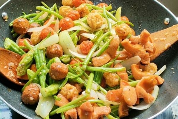 Cách làm cá viên chiên nước mắm đậm đà dễ nấu tại nhà cach lam ca vien chien nuoc mam 1