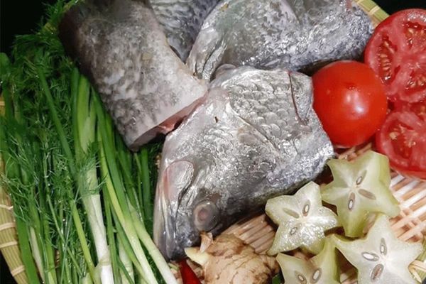 Cách làm cá vược nấu canh chua thanh mát, hấp dẫn cach lam ca vuoc nau canh chua 1