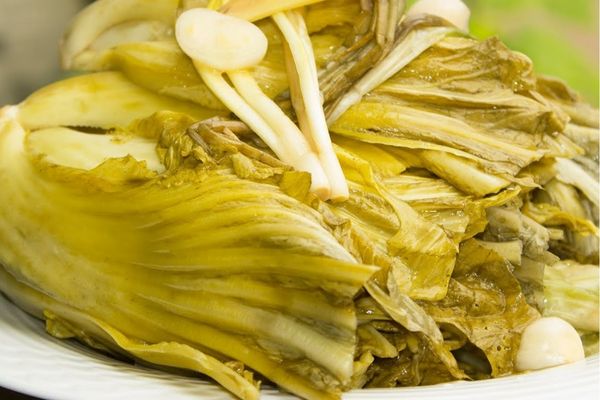 Cách làm cải chua truyền thống thơm ngon để ăn kèm cach lam cai chua 3