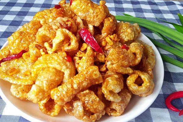 Cách làm da heo cháy tỏi thơm ngon tại nhà cach lam da heo chay toi 1