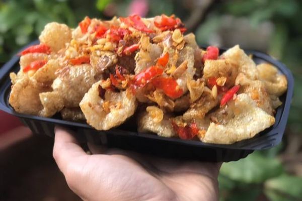 Cách làm da heo cháy tỏi thơm ngon tại nhà cach lam da heo chay toi 3