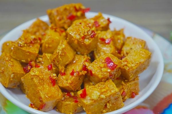 Cách làm đậu hũ chiên nước mắm mặn ngọt thơm giòn hấp dẫn cach lam dau hu chien nuoc mam 1