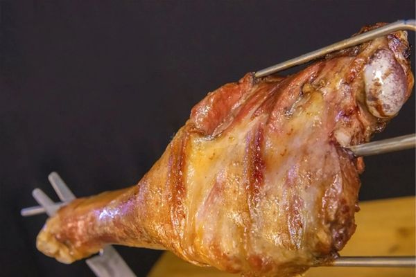 Cách làm dê quay giòn da, thịt mềm thơm ngon cach lam de quay 1