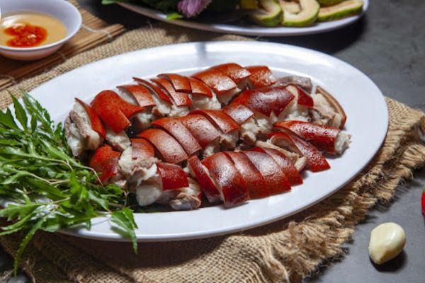 Cách làm dê quay giòn da, thịt mềm thơm ngon cach lam de quay 3