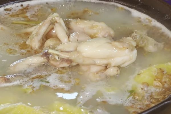 Cách làm ếch om mẻ chua nhẹ, thơm ngon cach lam ech om me 2