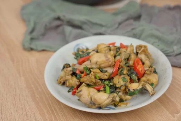 Cách làm ếch xào lá lốt thơm ngon tại nhà cach lam ech xao la lot 2