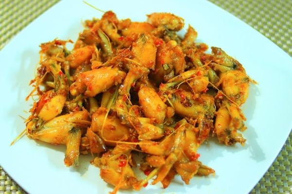 cach lam ech xao sa ot 2