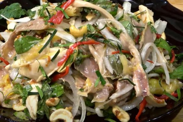 Cách làm gà bóp hành tây đơn giản ai cũng làm được cach lam ga bop hanh tay 1