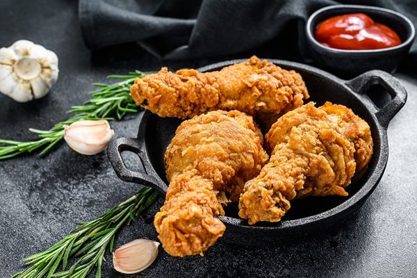 Cách làm gà chiên giòn thơm ngon tại nhà cach lam ga chien gion 2