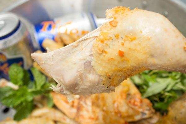 Cách làm gà hấp bia thơm ngon tại nhà cach lam ga hap bia 3