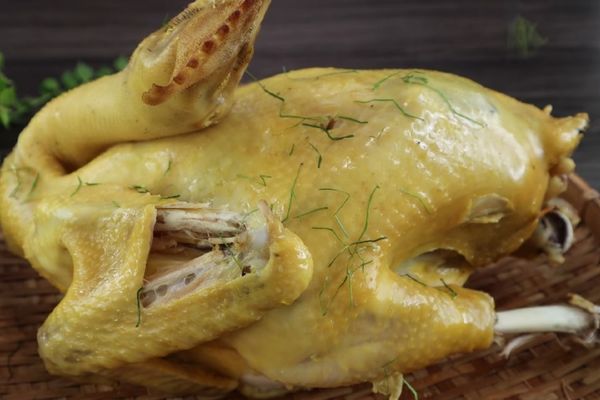 Cách làm gà hấp lá chanh đơn giản ai cũng làm được cach lam ga hap la chanh 2