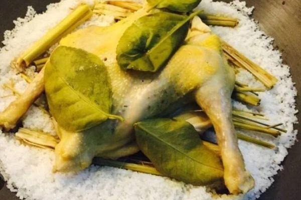 Cách làm gà hấp muối sả thơm ngon tại nhà cach lam ga hap muoi sa 2